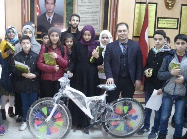 Esmaul Husna Yarışmasında Dereceye Giren Öğrencilerimize Hediyeleri Verildi